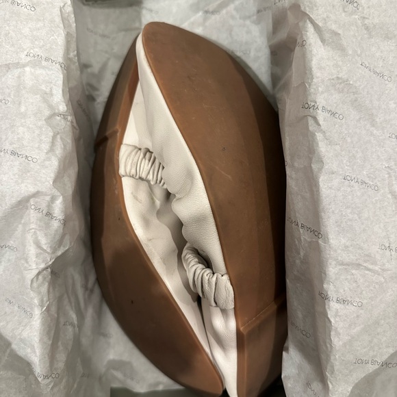 Tony Bianco Milano flats in size 8 (38) in dove softly - Picture 5 of 7